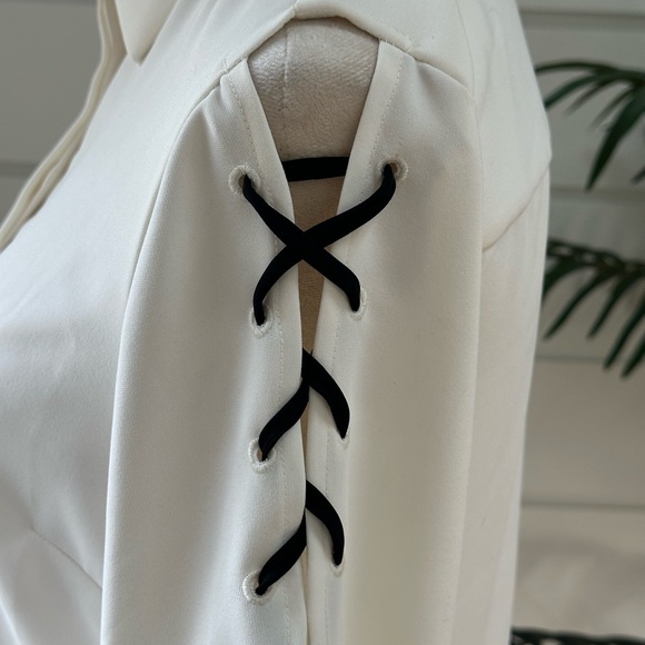 Chico’s Black Label Blouse Size 4-6 (Chicos 00) - Picture 4 of 5